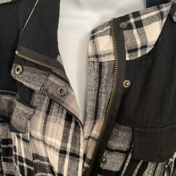 Hurley flannel jacket zippers, snaps & pockets - Picture 2 of 7